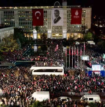 CHP'den Saraçhane'ye çağrı: "Türkiye 'tek adam'dan büyüktür!" 10 CHP'den-Saraçhane'ye-çağrı--'Türkiye-'tek-adam'dan-büyüktür!'-