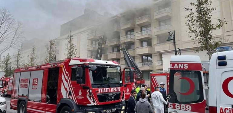 Çırağan Sarayı'nın otel bölümünde yangın çıktı 6 Çırağan-Sarayı'nın-otel-bölümünde-yangın-çıktı-