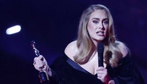 Dünyaca ünlü şarkıcı Adele konserde itiraf etti: “Boşanırken günde 5 kez…”