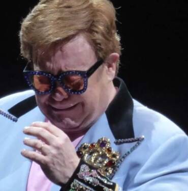 Dünyaca ünlü şarkıcı Elton John müziğe veda ediyor: Son konserini verecek 9 Dünyaca-ünlü-şarkıcı-Elton-John-müziğe-veda-ediyor--Son-konserini-verecek