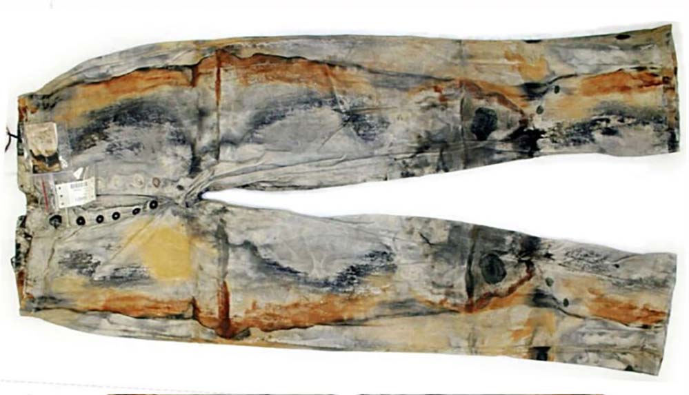 Dünyanın bilinen 'en eski kot pantolonu' 114 bin dolara satıldı