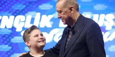 Erdoğan'dan-'Isabella'-şarkısını-söyleyen-Fevzi-Kaan-Türker'e--Senin-kilo-vermen-lazım-ya