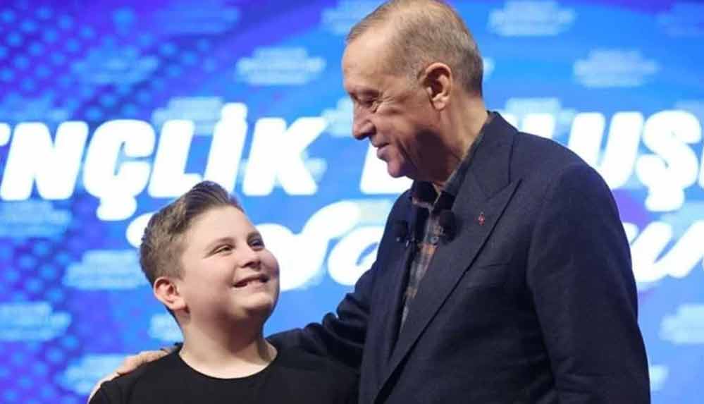 Erdoğan'dan 'Isabella' şarkısını söyleyen Fevzi Kaan Türker'e: Senin kilo vermen lazım ya