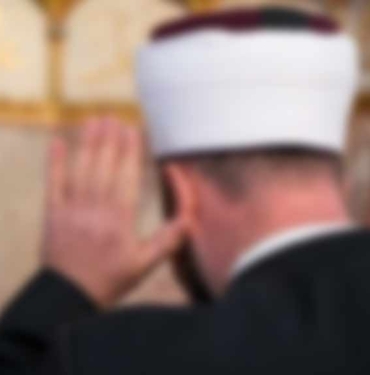 Eşi tarafından camide başka bir kadınla basılmıştı: O imam hakkında karar verildi 2 Eşi-tarafından-camide-başka-bir-kadınla-basılmıştı--O-imam-hakkında-karar-verildi
