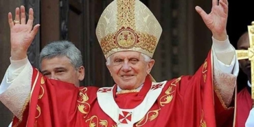 Eski-Papa-16.-Benedictus-hayatını-kaybetti-
