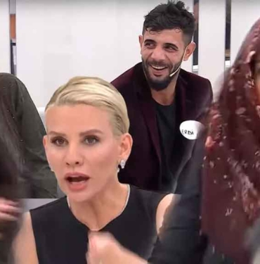Esra Erol’da yaşananlar canlı yayına damga vurdu! Stüdyoda terlikle kovaladı 8 Esra-Erol’da-yaşananlar-canlı-yayına-damga-vurdu!-Stüdyoda-terlikle-kovaladı