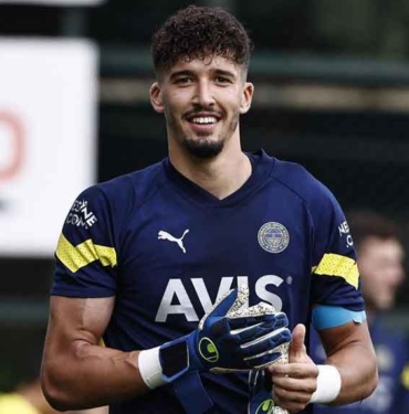 Son Dakika... Fenerbahçe Altay Bayındır ile 4 yıllık yeni sözleşme imzaladı! 3 Fenerbahçe’nin-kaptanı-Altay-Bayındır--Cumhuriyet’in-100.-yılında-şampiyonluk-en-çok-bize-yakışır