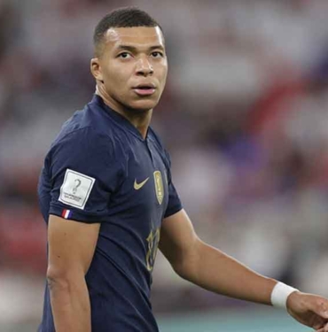 Fransız futbolcu Mbappe, alkollü içki logosu önünde poz vermeyi reddetti! FIFA para cezasi verdi 4 Fransız-futbolcu-Mbappe,-alkollü-içki-logosu-önünde-poz-vermeyi-reddetti-