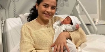 Hamile-olduğunu-bilmeyen-kadın,-uçakta-doğum-yaptı