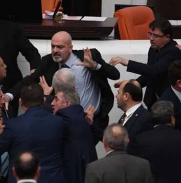 İYİ Parti'den AKP'li Zafer Işık'ın yumruklu saldırısı sonrası dikkat çeken karar 2 İYİ-Parti'den-AKP'li-Zafer-Işık'ın-yumruklu-saldırısı-sonrası-dikkat-çeken-karar
