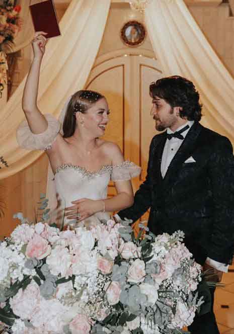 İki ay önce evlenen İpek Filiz Yazıcı ve Ufuk Beydemir düğün yaptı