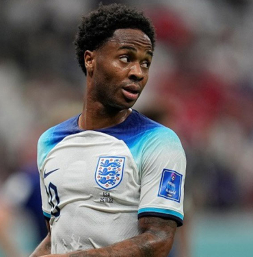 İngiliz yıldız futbolcu Raheem Sterling'in ailesine silahlı soygun! Katar’dan ayrıldı 5 İngiliz-yıldız-futbolcu-Raheem-Sterling'in-ailesine-silahlı-soygun!-Katar’dan-ayrıldı