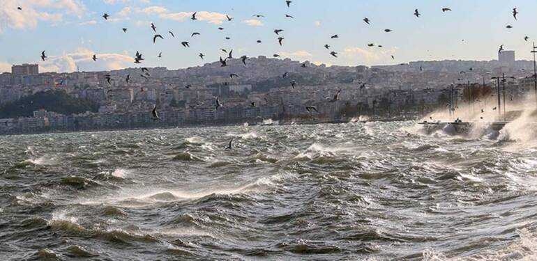 İstanbul ve İzmir’de vapur seferleri iptal edildi 1 İstanbul-ve-İzmir’de-vapur-seferleri-iptal-edildi