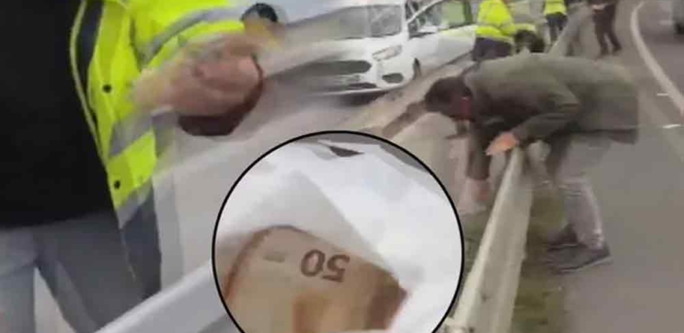 İstanbul'da kuryenin taşıdığı 150 bin euro yola saçıldı: 85 bin euro kayıp! 1 İstanbul'da-150-bin-euro-yola-saçıldı--85-bin-euro-kayıp!