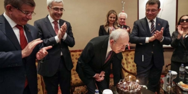 Kemal-Kılıçdaroğlu'na-doğum-günü-sürprizi--Ekrem-İmamoğlu-da-katıldı