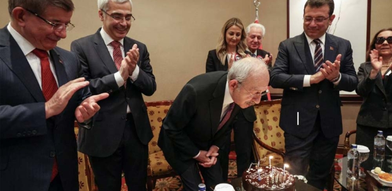 Kemal Kılıçdaroğlu'na doğum günü sürprizi: Ekrem İmamoğlu da katıldı 1 Kemal-Kılıçdaroğlu'na-doğum-günü-sürprizi--Ekrem-İmamoğlu-da-katıldı
