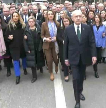 Kılıçdaroğlu, Adalet Bakanlığı'na yürüdü, 6 yaşında istismara uğrayan çocuk için adalet istedi 2 Kılıçdaroğlu,-Adalet-Bakanlığı'na-yürüdü,-6-yaşında-istismara-uğrayan-çocuk-için-adalet-istedi
