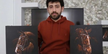 Konuşma-güçlüğü-yaşayan-gencin-dünyası-resimle-değişti-