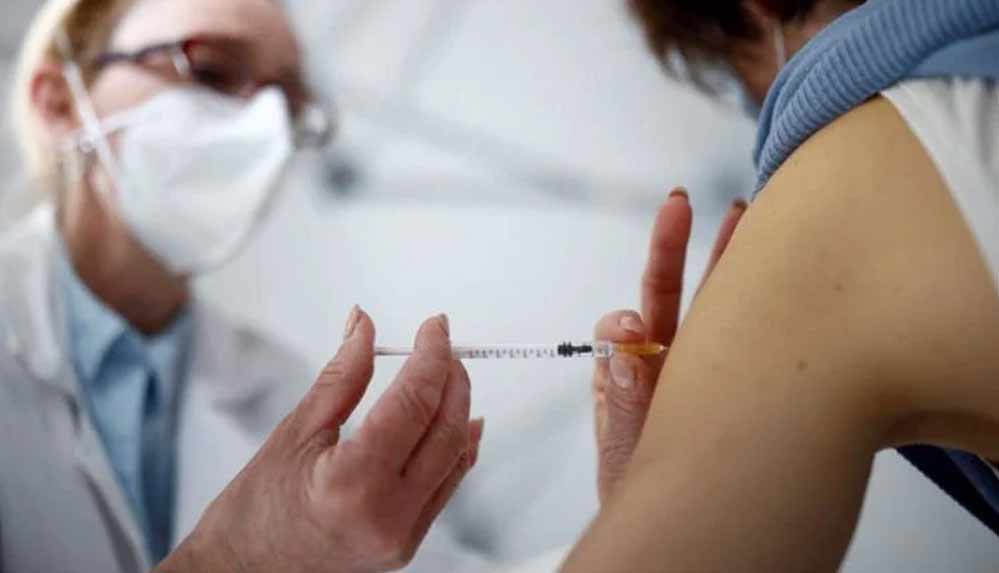 Koronavirüs aşısı diye binlerce kişiye tuzlu su enjekte etti! Mahkemeden skandal karar