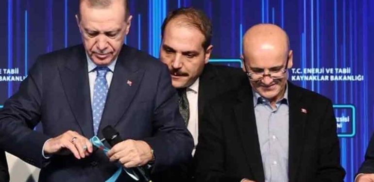 Kulisleri hareketlendiren buluşma: Uzun süredir ortalarda görünmeyen Mehmet Şimşek, Erdoğan'la temel atma töreninde 6 Kulisleri-hareketlendiren-buluşma--Uzun-süredir-ortalarda-görünmeyen-Mehmet-Şimşek,-Erdoğan'la-temel-atma-töreninde