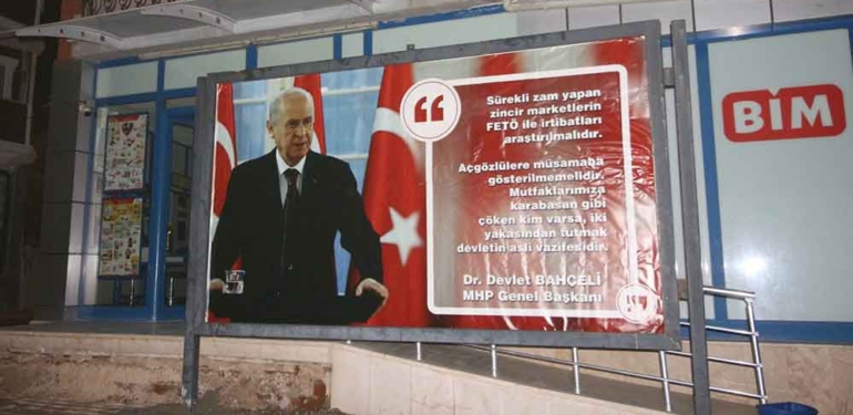 MHP-BİM kavgasında yeni gelişme: Bahçeli'nin sözlerini şubenin girişine taşıdılar 6 MHP-BİM-kavgasında-yeni-gelişme--Bahçeli'nin-sözlerini-şubenin-girişine-taşıdılar