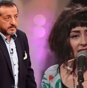 Mehmet Yalçınkaya, Melek Mosso’ya sitem etti: “Ben onu her gün dinliyorum ama o beni…” 10 Mehmet-Yalçınkaya,-Melek-Mosso’ya-sitem-etti--“Ben-onu-her-gün-dinliyorum-ama-o-beni…”