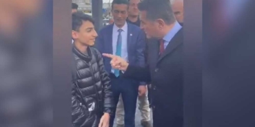 Mustafa-Sarıgül,-tokadın-ayarını-kaçırdı--Vurduğu-genç,-kadrajdan-çıktı