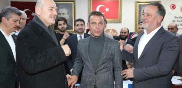 Rozetini Süleyman Soylu taktı: Önce HDP'den ardından MHP'den ihraç edilen meclis üyesi AKP'ye katıldı 6 Rozetini-Süleyman-Soylu-taktı--Önce-HDP'den-ardından-MHP'den-ihraç-edilen-meclis-üyesi-AKP'ye-katıldı