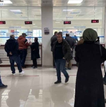 SGK’dan EYT açıklaması! “Henüz yürürlüğe girmedi” 3 SGK'dan-EYT-açıklaması--Yasal-düzenleme-yürürlüğe-girmeden-aylık-bağlanması-mümkün-değil-