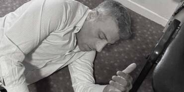 Son-Dakika...-Öztürk-Yılmaz'a-ofisinde-bıçaklı-saldırı!