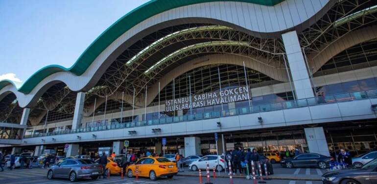 Tuzla’da doğalgaz borusu patladı: Sabiha Gökçen Havalimanı’nda uçuşlar durduruldu