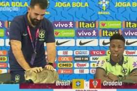 Vinicius-Jr-basın-toplantısında-kedi-krizi!-Masadan-aşağıya-attı…-