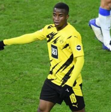 Almanya'da Youssoufa Moukoko'nun gerçek yaşı tartışılıyor 5 Almanya'da-Youssoufa-Moukoko'nun-gerçek-yaşı-tartışılıyor