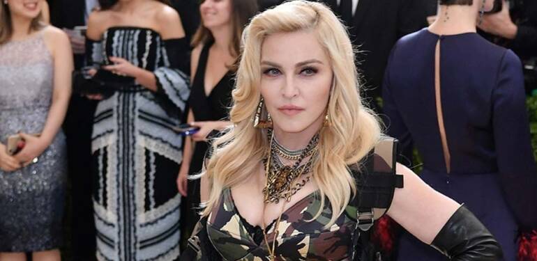Amien-Belediyesi,-Madonna'dan,-kentin-müzesine-ait-tabloyu-ödünç-istiyor