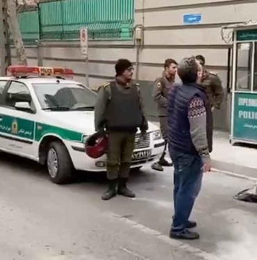 Azerbaycan'ın İran büyükelçiliğine silahlı saldırı! Can kaybı var 10 Azerbaycan'ın-İran-büyükelçiliğine-silahlı-saldırı!-Can-kaybı-var