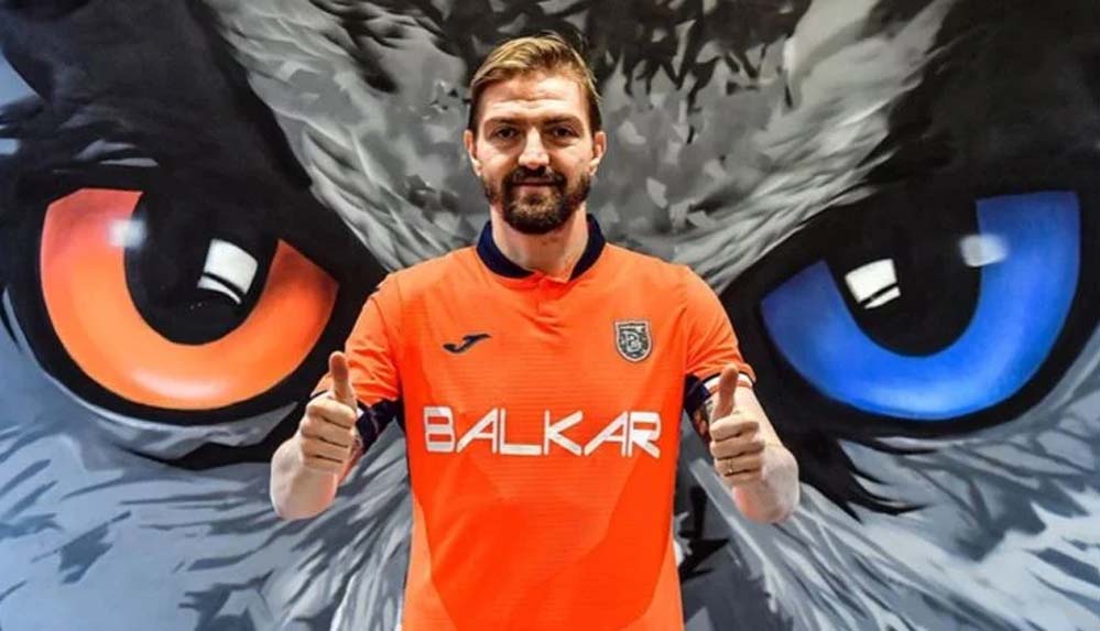 Caner Erkin resmen Başakşehir'de