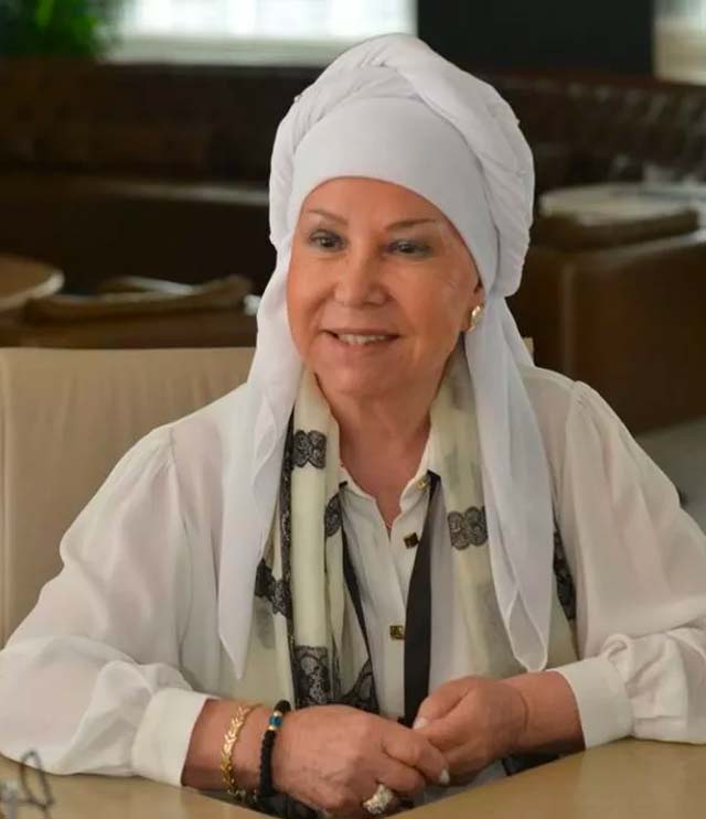 "Daha genç, daha güzel görünmek istiyorum" diyen 81 yaşındaki Bedia Akartürk yüzünü gerdirdi! İşte son hali