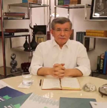 Davutoğlu’ndan-Erdoğan’a-‘yolsuzluk’-yanıtı--Yakın-çevresindeki-herkesi-iktidar-olduğunda-zengin-eden-sen-beni-yolsuzlukla-itham-ettin-öyle-mi-