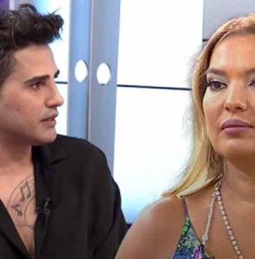 Demet Akalın'ın eski vokali Ömer Topçu'dan olay sözler! “Kariyerimi dibe sürükledi” 5 Demet-Akalın'ın-eski-vokali-Ömer-Topçu'dan-olay-sözler!-“Kariyerimi-dibe-sürükledi”