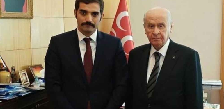 Devlet Bahçeli, Sinan Ateş cinayetiyle ilgili sessiz kaldı: Hiç kimse suskunluğumuzun asaletinden cesaret almaya kalkışmasın. Üç hilali yargılatmayacağız 1 Devlet-Bahçeli,-Sinan-Ateş-cinayetiyle-ilgili-sessiz-kaldı--Hiç-kimse-suskunluğumuzun-asaletinden-cesaret-almaya-kalkışmasın.-Üç-hilali-yargılatmayacağız
