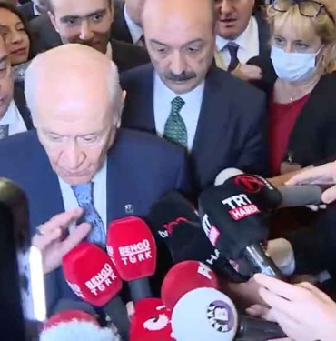 Özel kalem müdürü muhabiri itti! Devlet Bahçeli’den, Sinan Ateş’i soran gazeteciye: İşine bak hadi 2 Devlet-Bahçeli’den,-Sinan-Ateş’i-soran-gazeteciye--İşine-bak-hadi