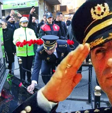 Diyarbakır'ın "Gaffar Baba"sı Ali Gaffar Okkan ve 5 polis memuru törenle anıldı 4 Diyarbakır'ın-'Gaffar-Baba'sı-Ali-Gaffar-Okkan-ve-5-polis-memuru-törenle-anıldı