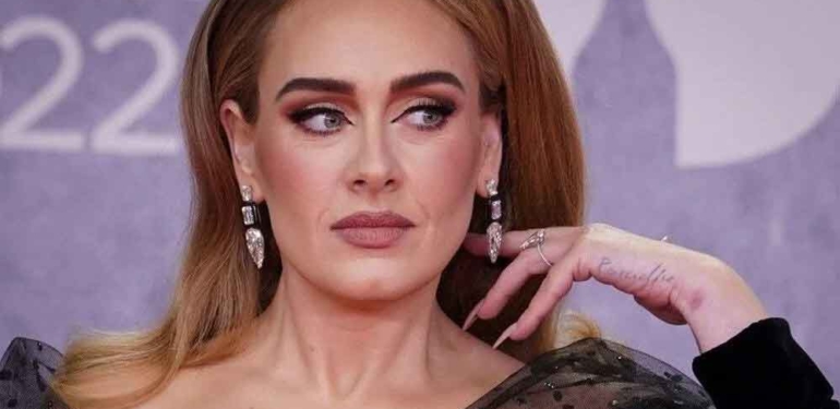Dünyaca-ünlü-şarkıcı-Adele’den-hayranlarını-üzen-açıklama--Yürümekte-zorluk-çekiyorum