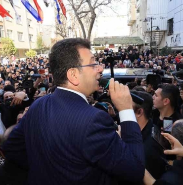 Ekrem İmamoğlu'nun Avcılar ziyareti mitinge dönüştü! "Bu ülkenin tapusu 86 milyona aittir, bir kişiye veya bir zümreye ait değildir" 10 Ekrem-İmamoğlu--Bu-ülkenin-tapusu-86-milyona-aittir,-bir-kişiye-veya-bir-zümreye-ait-değildir