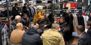 Erzurum-Valisi-Memiş'ten,-Erkam-Yıldırım-fotoğrafı-açıklaması--Kilolu-biri-olduğu-için-her-yerde-öyle-oturuyor