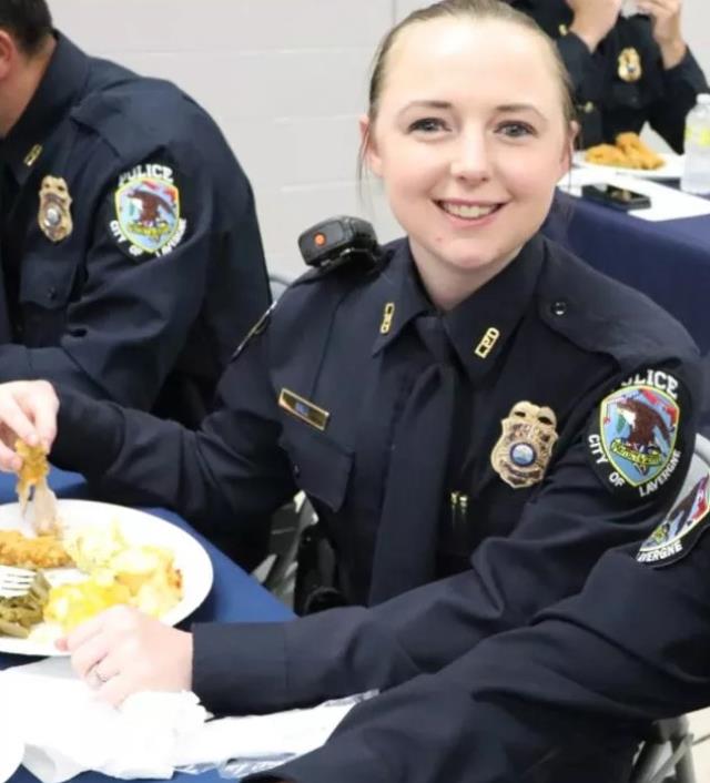 Evli kadın polisin 5 meslektaşıyla ilişkiye girdiği ortaya çıkınca, karakol karıştı! 1 Evli kadın polisin 5 meslektaşıyla ilişkiye girdiği ortaya çıkınca, karakol karıştı!