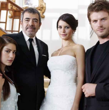 Filmi çekilecek olan Aşk-ı Memnu'nun Nihal'i belli oldu! Beren Saat'in ardından Hazal Kaya'ya da büyük şok 3 Filmi-çekilecek-olan-Aşk-ı-Memnu'nun-Nihal'i-belli-oldu-
