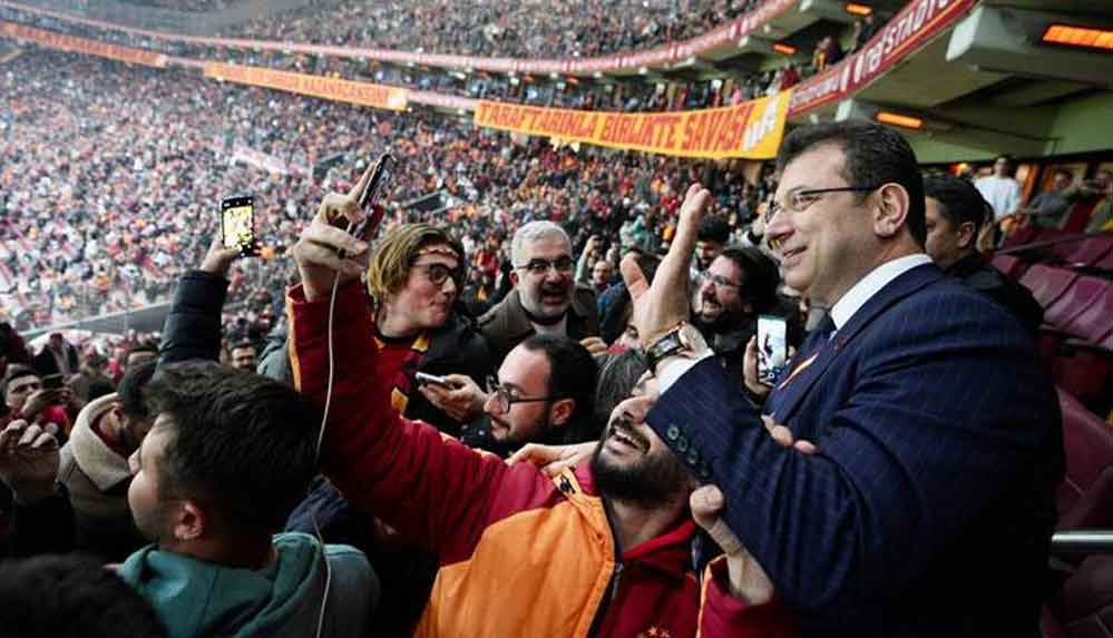Galatasaray taraftarından Ekrem İmamoğlu'na sevgi seli