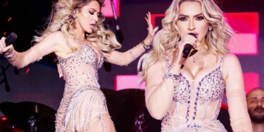 Hadise’nin-dekolteli-yeni-yıl-pozu-tepki-çekti--“Hiç-giymeseymiş-ya-bunu”