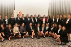 Hostes seçiminde skandal: Soyunmaya zorlayıp incelemişler! Görüşmeye girenler ağlayarak çıktı... 6 Hostes-seçiminde-skandal--Soyunmaya-zorlayıp-incelemişler!-Görüşmeye-girenler-ağlayarak-çıktı...
